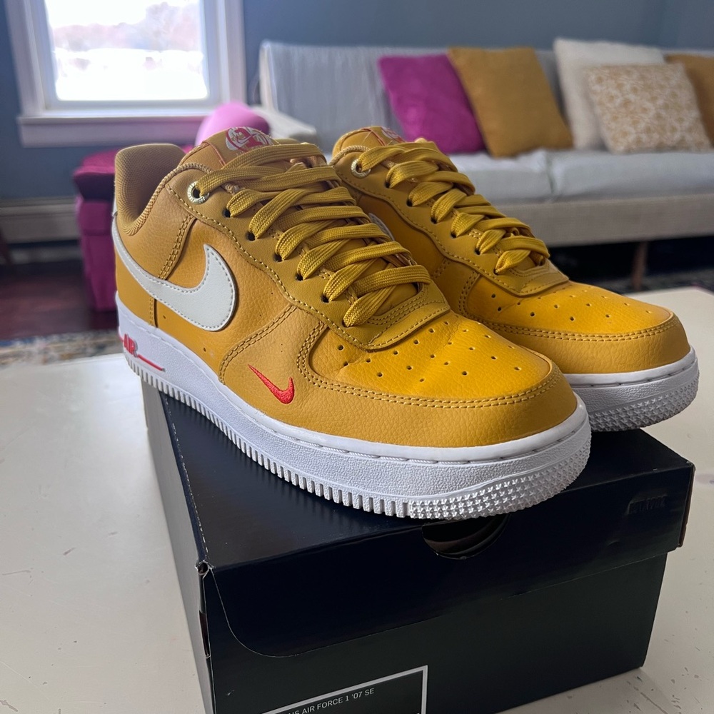 Nike Women's Yellow and White Athletic Shoes - Picture 2 of 3
